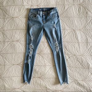 5/$35🍑 RIO Distressed Light Wash Skinny Jeans